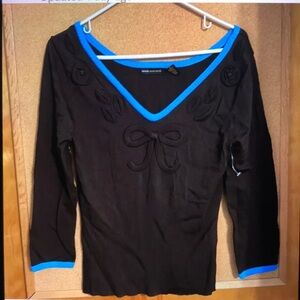 NWOT sweater with bows